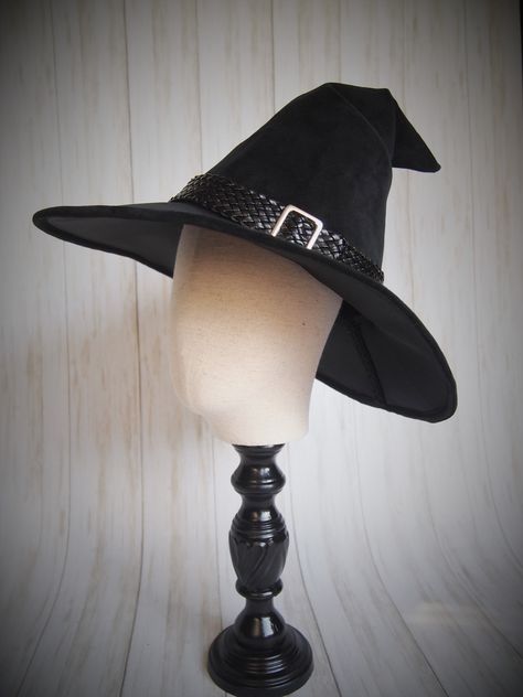 Witch Hat Edward Big Wizard Hat, Male Witch Aesthetic Fashion, Witch Hat Reference, Bmth Outfit, Witch Hat Aesthetic, Male Witch Outfit, Witch Hat Ideas, Wizard Accessories, Wizard Clothes