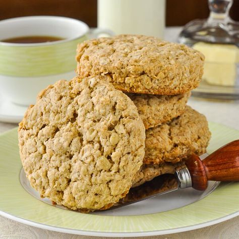 Old Fashioned Oatcakes - Perfect for quick breakfasts or packed lunches, these old fashioned oatcakes can be made plain or with lightly spiced flavour. Oat Cake Recipes, Quick Breakfasts, Rock Recipes, Scottish Recipes, Packed Lunches, Oat Cakes, Breakfast Cookies, Tea Cakes, Oatmeal Cookies