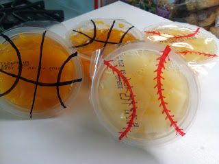 Fun sport themed fruit cups for team snacks or end of season party. Mom Snacks, Soccer Snacks, Baseball Snacks, Sports Snacks, Team Snacks, Sports Birthday Party, Snack Cups, Sports Birthday, Fruit Cups