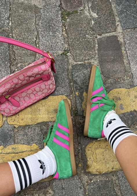 Top 18 Unique and Quirky Hotels in London Sambas Pink, Green Sambas, Pink Coach Purse, Places To Stay In London, Zetter Townhouse, Pink Coach Purses, Mama Shelter, Hotels In London, Treehouse Hotel