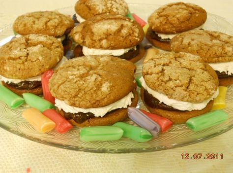 Shoofly Pie Whoopie Pies Whoops Pies, Whoopi Pies, Whoopie Pies Recipe, Whoopee Pie, Shoofly Pie, Pennsylvania Dutch Recipes, Whoopie Pie Recipe, Nachos Recipe Easy, Whoopie Pie