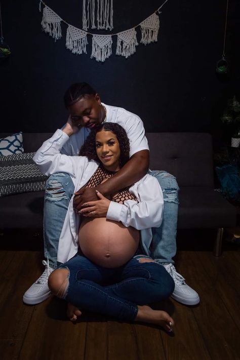 Maternity, studio maternity, couple maternity portraits Photoshoot Ideas Black Couples, Boy Maternity Shoot Black Women, Boy Maternity Shoot, 90s Photoshoot Ideas, Maternity Shoot Black Women, 90s Photoshoot, Couple Maternity, Studio Maternity, Maternity Inspiration