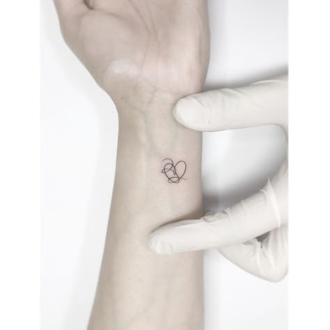 Playground Tattoo, Continuous Line Tattoo, Bts Tattoo, Love Yourself Tattoo, Bts Tattoos, Heart Tattoo Designs, Subtle Tattoos, Small Tattoo, Line Tattoos