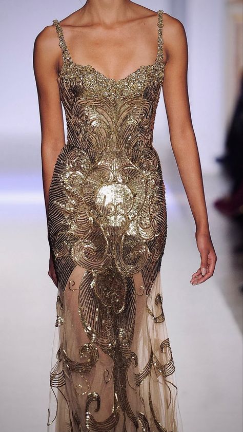 Gold Runway Dress, Gold Dress Long Classy, Runway Clothes, Gold Dresses Long, Structured Fashion, Zuhair Murad Dresses, Dior Gown, Vintage Dress Design, Runway Fashion Couture