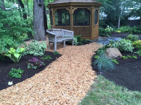 Wood Chip Landscaping Ideas, Wood Chip Backyard, Wood Chips Landscaping Ideas, Wood Chip Garden, Wood Chip Path, Wood Chips Landscaping, Paver Walkway Ideas, Wood Chips Garden, Lawn Alternative