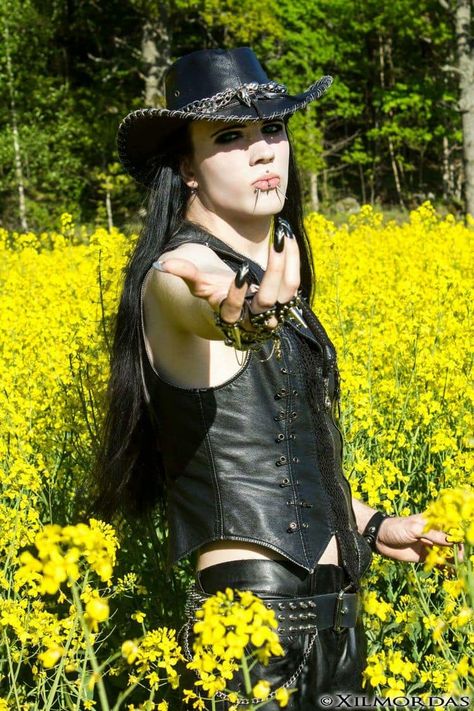 Long Hair Cowboy, Cute Goth Outfits, Goth Cowboy, Goth Men, Cowboy Men, Gothic Outfit, Goth Guys, Cowboy Girl, Cute Goth