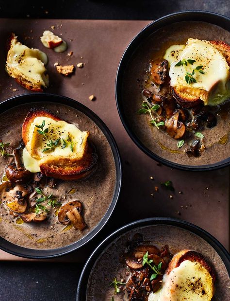 Truffle Food, Soup For Christmas, Soup Presentation, Autumn Food Photography, Puffball Mushroom Soup, Truffle Recipes, Mushroom Truffle Soup, Autumn Food Recipes, Mushroom And Herb Soup