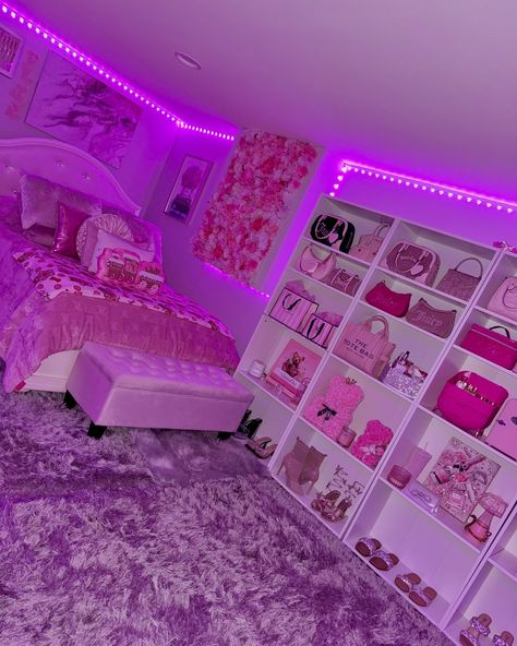 Dream room reset with me౨ৎ ˙⋆.˚ ᡣ𐭩 🎀 🫧 👑 💖 ✨ #pinkaesthetic #girlygirly #girlyaesthetic #itgirl #girlyroom #pinkroom #aesthetic #itgirlaesthetic #softgirlaesthetic #girly #softgirl #girlythings #hellokitty #juicycouture #dreamroom #thatgirlaesthetic #luxury #pink #beauty #makeup #pinterestaesthetic #fashion #beauty #luxe #lifestyle #explore #explorepage #fyp #reels #trending #amrcbeautyluxe 🎀🫧👑💖✨🌸💕👛 • Girly • Pink • Beauty • Luxe • Lifestyle • Aesthetic Huge Room Ideas Bedrooms, Girly Teenager Bedroom, Girly Room Ideas For Kids, Fancy Room Ideas, Baby Pink Room Aesthetic, Room Ideas For Big Rooms, Pink And Purple Bedroom Ideas, Pink Room Decor Ideas Bedrooms, Baddie Bedroom Aesthetic