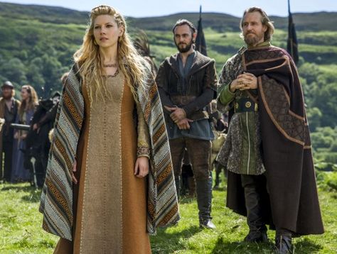 Vikings Clothing, Lagertha Vikings, Vikings Lagertha, Costume Viking, Vikings Season, Viking Garb, Vikings Tv Series, Vikings Tv Show, Viking Dress