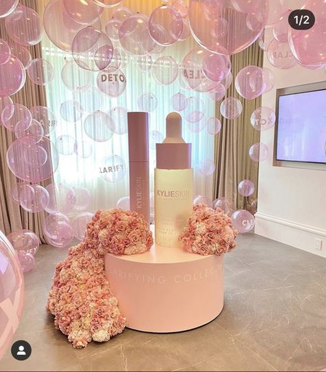 Launch Event Ideas, Business Launch Party, Kylie Jenner Modeling, Photowall Ideas, Event Booth Design, Kylie Skin, Event Booth, Sparkly Mini Dress, Events Decor