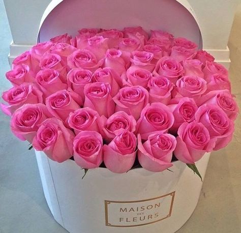 Receiving Flowers, Royal Flowers, Valentine Centerpieces, Rosen Box, Rose Belle, Instagram Flowers, Pink Stuff, Engagement Ideas, Deco Floral