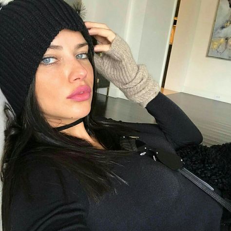 Adrina Lima, Adriana Lima Style, Adriana Lima Young, Perfect Face, Vs Models, 10k Followers, Victoria Secrets, Beauty Icons, Adriana Lima