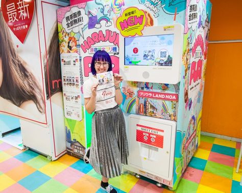 Purikura for Beginners  Japanese Photo Booths Japanese Photobooth Aesthetic, Japanese Photo Booth, Asia Vacation, Photo Booth Machine, Mini Photoshoot, Photo Booth Ideas, Japan Cosplay, Photobooth Pictures, Photo Booth Frame