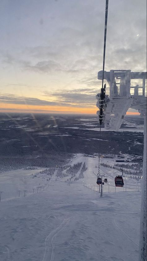 Ski Lift Aesthetic, Ski Wallpaper, Mode Au Ski, Sunset Snow, Ski Vibes, Skiing Aesthetic, Ski Aesthetic, Snow Trip, Ski Girl