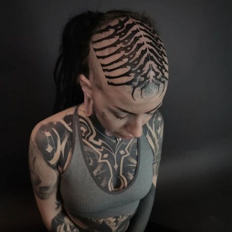 Jessica Lia on Instagram: "TribAL Headpiece done by @jessica.lia.tt Done at @der_grimm_tattoo Thanks @dark_liqour for the fun session!! . . . . . . . . . . . . . . #headtatttoo #blackworker #blackink #darkartist #pattermaker #berlintattooers #patterntattoo #cyberpunk" Cyberpunk Head Tattoo, Head Tattoos Women, Grimm Tattoo, Bald Head Tattoo, Scalp Tattoo, Cyberpunk Tattoo, Scale Tattoo, Blackout Tattoo, Head Tattoo