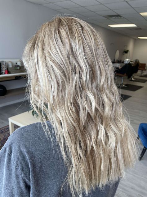 Beach Blonde Highlights, 2023 Blonde, Beachy Blonde Hair, Beachy Blonde, Perfect Blonde Hair, Highlight Ideas, White Blonde Hair, Bedroom Stuff, Beachy Hair