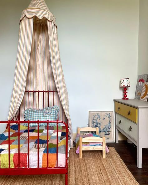 Cool Nursery, Cama Ikea, Diy Highlights, Bed Makeover, Bed Inspiration, Red Spray Paint, Bedroom Transformation, Natural Paint, Toddler Room Decor