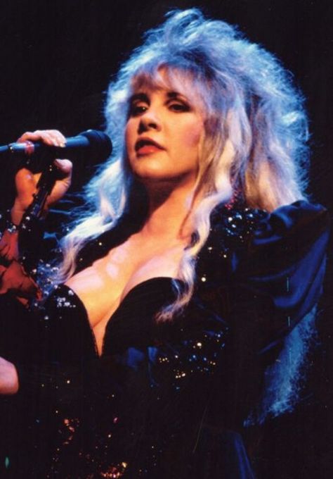 1990s @Stevie Nicks love the BIG HAIR!!! Stevie Nicks Now, Stevie Nicks Pictures, Fleetwood Mac Band, Christine Mcvie, Stevie Nicks Style, Stephanie Lynn, Ancient Queen, Gold Dust Woman, Stevie Nicks Fleetwood Mac