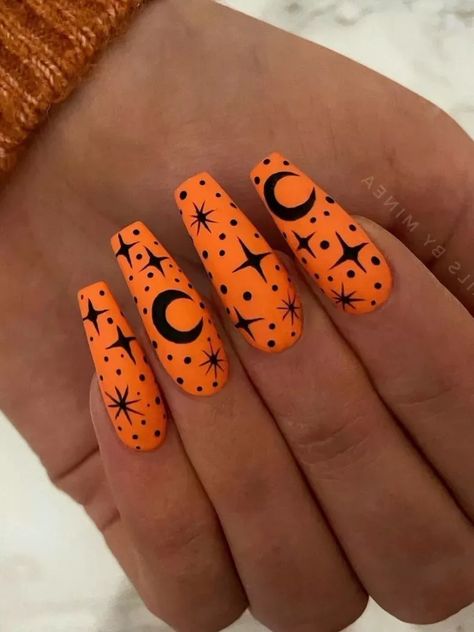 Matte Black And Orange Halloween Nails, Orange Halloween Nails Ideas, Matte Black And Orange Nails, Cute Orange Halloween Nails, Matte Orange Acrylic Nails, Orange Halloween Nail Designs, Autumn Orange Nails, Halloween Orange Nails, Edgy Fall Nails