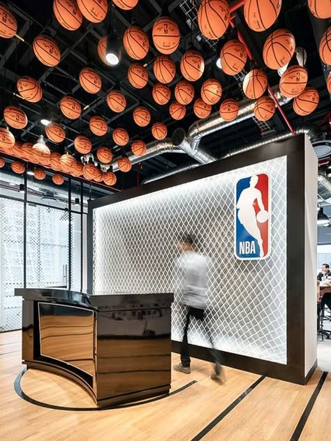 Sports Themed Office, Sports Theme Office, Nike Office, Game Lounge, Sport Bar Design, Basketball Store, Gaming Lounge, Sport Bar, Sports Office