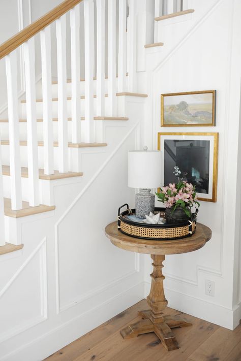 Boxwood Entryway, Table By Stairs, Stairway Entryway Ideas, Entryway Trim, Small Foyer Ideas Entryway, Small Corner Decor, Small Foyer Ideas, Corner Decorating Ideas, Tiny Entryway