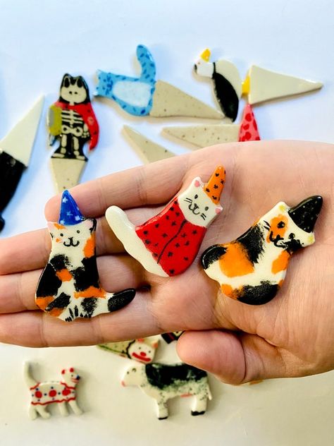 MADE TO ORDER Ceramic Wizard/party Hat Cat Magnet Fridge | Etsy Cat Decor Ideas, Ceramic Fridge Magnets, Craft Gifts For Friends, Ceramics Halloween, Clay Fridge Magnets, Cat Magnet, Cat Gift Ideas, Cat Magnets, Ceramic Magnets