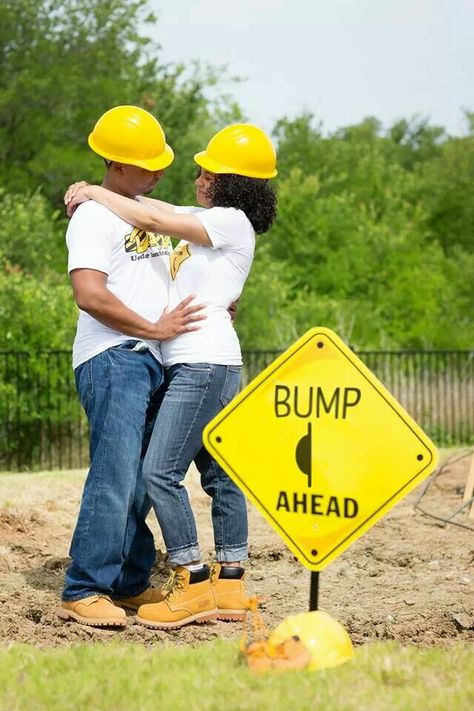 Pregnancy Reveal Session. Construction Theme Heavy Equipment Gender Reveal, Construction Gender Reveal, Construction Baby Announcement, Baby Reveal Pictures, Bump Ahead, Pregnancy Pics, Cute Pregnancy Announcement, Parenting Goals