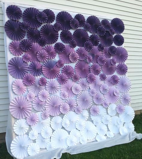 Photobooth Pinwheel Wedding, Purple Wedding Reception, Photo Booth Backdrop Wedding, Booth Backdrops, Ombre Wedding, Folding Origami, Purple Party, Wedding Photo Booth, Paper Fans