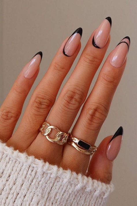 Modern French Tip Black Nails French Nail Ideas, Black Nail Ideas, Black Chrome Nails, Black French Nails, Black Almond Nails, Nagellack Trends, Romantic Nails, Almond Nails Designs, Black Nail Designs