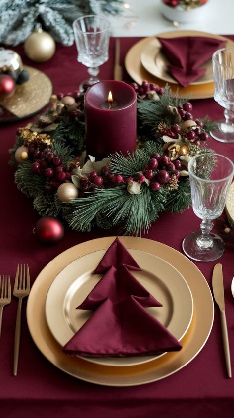 Christmas Dinner Table Decorations, Christmas Table Setting Ideas, Christmas Dinner Table Settings, Dinner Table Settings, Burgundy Christmas, Xmas Table Decorations, Xmas Table, Christmas Table Setting, Christmas Dining Table