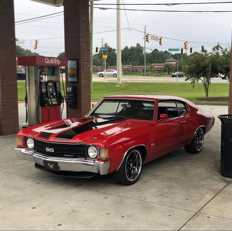 Cars Old Classic, 1960s Chevy Impala, Old Chevy Cars, Classic Chevrolet Cars, 70s Chevy Truck, Chevrolet Aesthetic, Old Fashion Cars, Retro Cars Vintage, Old Chevrolet