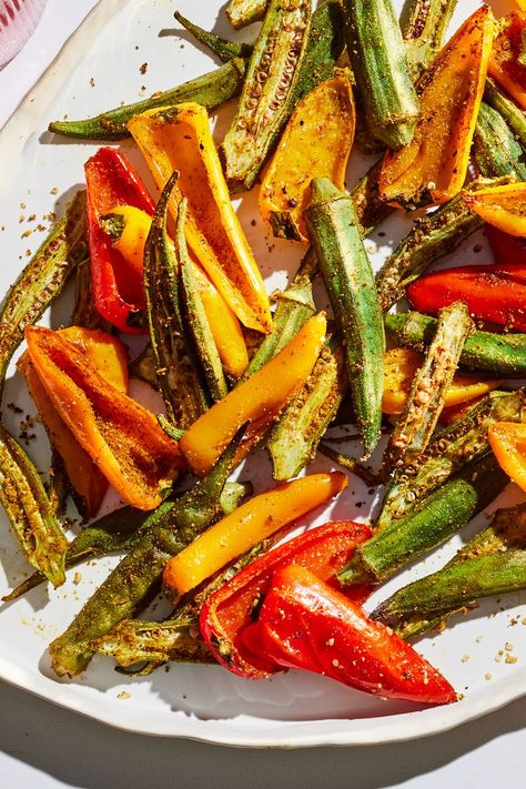 Spiced Roasted Okra with Mini Peppers Okra Side Dish Recipes, Okra Dishes, Mini Peppers Recipes, Fresh Okra, Roasted Okra, Mini Peppers, Mini Sweet Peppers, Stuffed Mini Peppers, Sweet Peppers