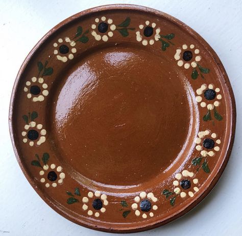 Mexican Plates And Bowls, Terracotta Mexican Decor, Mexican Pottery Plates, Hispanic Plates, Mexican Hacienda Decor Kitchen, Mexican Style Plates, Mexican Pottery Art, Mexican Wedding Plates, Mexican Clay Dishes