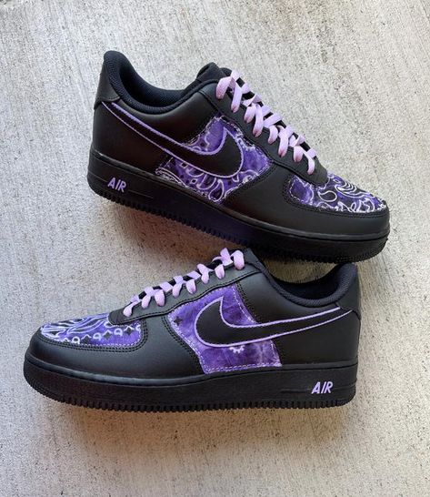 Air Force Noir, Purple Bandana, Sneakers Air Force, Air Force One Shoes, Custom Shoes Diy, Nike Shoes Air Force, Nike Shoes Girls, Custom Kicks, All Nike Shoes