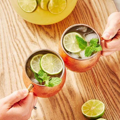 Moscow Mule Punch - Delish.com Big Batch Moscow Mule Recipe, Moscow Mule Batch Recipe, Big Batch Moscow Mule, Batch Moscow Mule, Moscow Mule Punch, Party Cocktail Ideas, Party Drink Ideas, Superbowl Cocktails, Apple Cider Sangria Recipe