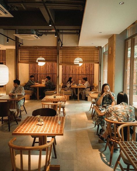 Japan Cafe Interior Design, Japanese Style Restaurant Interiors, Japanese Coffee Shop Interior, Japanese Cafe Interior Design, Japanese Restaurant Aesthetic, Japanese Cafe Interior, Asian Restaurant Interior Design, Japanese Style Cafe, Interior Design Japanese