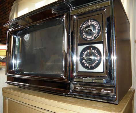 Vintage Amana Radarange microwave Brass Microwave, Gold Microwave, Vintage Microwave, Vintage Toaster Oven, Elmira Stove Works Vintage Appliances, Galanz Retro Microwave, Microwave Oven, Toaster Oven