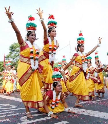 Pictures of Karagattam Dance. This folk dance of Tamil Nadu is performed by balancing a pot on the head. This dance is popular all over Tamil Nadu although the origin is from Thanjavur Indian Dance Photography, Art Forms Of India, Dance Of India, Cultural Dance, Indian Classical Dance, India Culture, Architecture Design Sketch, Indian Dance, Historical Period