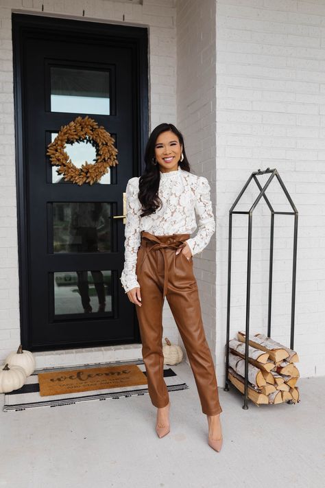 Blogger Hoang-Kim wears a lace puff sleeve blouse, brown paperbag leather pants and Kendra Scott Kaia earrings for a fall workwear outfit Brown Leather Pants Outfit, Leather Pants Outfit Night, How To Style Leather Pants, Faux Leather Pants Outfit, Classy Leather Pants, Leather Trousers Outfit, Brown Pants Outfit, Lederhosen Outfit, Brown Leather Pants