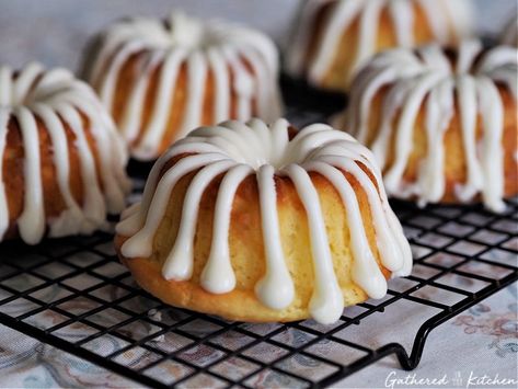 These mini lemon bundt cakes are made from boxed cake mix, pudding, lemon juice and topped with a lemon glaze. Lemon Bundt Cakes, Mini Lemon Bundt Cakes, Bundt Cake Mix, Mini Bunt Cake, Breakfast Bundt, Breakfast Bundt Cake, Mini Bundt Cakes Recipes, Lemon Bundt Cake Recipe, Mini Cake Recipe