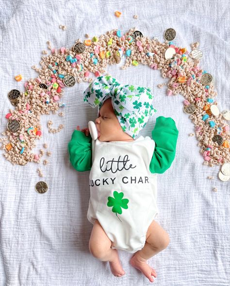 St Patrics Day Crafts, First St Patricks Day Baby Pictures, St Patrick's Day Baby Craft, Newborn St Patricks Day Pictures, 6 Month St Patricks Day Photos, St Patrick’s Day Baby Pictures, April Baby Photoshoot, St Patricks Day Newborn Photos, Baby St Patricks Day Pictures