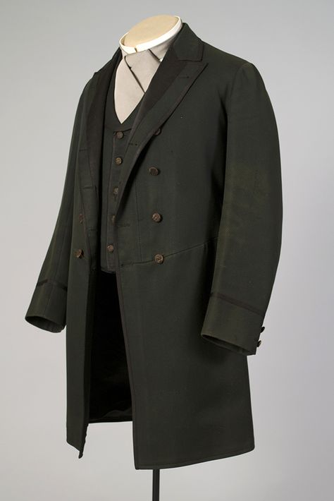 Green wool frock coat and vest, American, 1870s, KSUM 1984.21.1 ab. Western Outfit Men, 19th Century Mens Fashion, 1870 Fashion, Sack Suit, 19th Century Men, Morning Coat, 1870s Fashion, 1800s Fashion, Outfit For Men