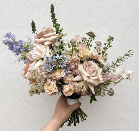 Muted Earth Tones Wedding, Muted Pastel Wedding Flowers, Neutral Bouquet With Pop Of Color, Muted Colors Wedding, Champagne Wedding Florals, Muted Wedding Colors, Neutral Bouquet Wedding, Earth Tone Bouquet, Italian Wedding Flowers