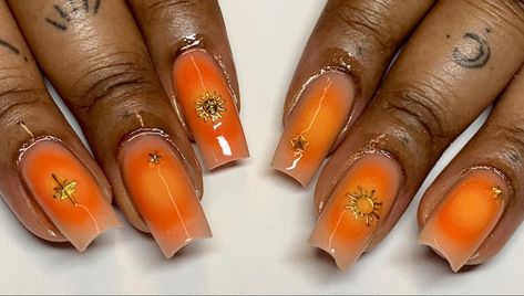 Gold Orange Nails, Orange Nails 2023, Orange Nails Aesthetic, Orange Nails Inspiration, Sun Nails Design, Green And Orange Nails, Orange Aura Nails, Orange Nails Ideas, Amber Nails