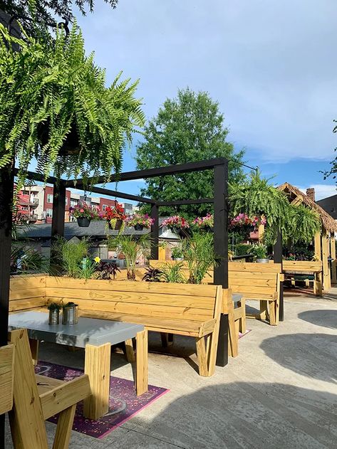 Commercial Outdoor Seating, Beer Garden Design, Beer Garden Ideas, Brewery Ideas, Outdoor Restaurant Patio, Outdoor Beer Garden, Pub Ideas, Pub Garden, Wine Garden