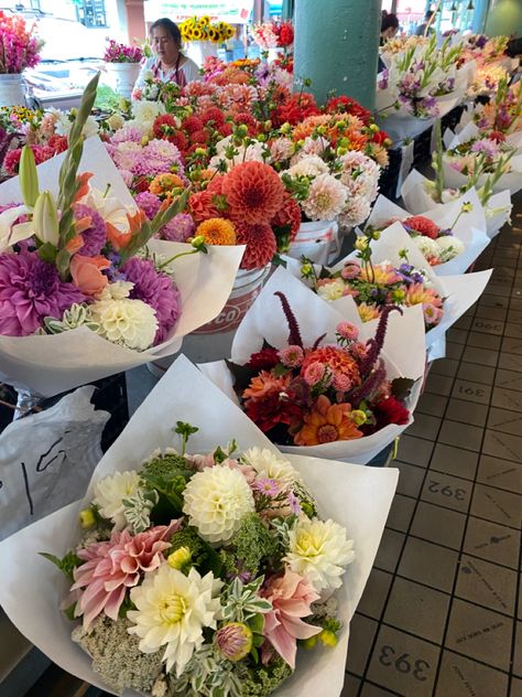 pike place market Pike Place Market Flowers, Pike Market Seattle Pictures, Long Beach Pike, Pike Market Seattle, Seattle Pike Place Market, 23rd Birthday, Pike Place Market, Pike Place, My Flower