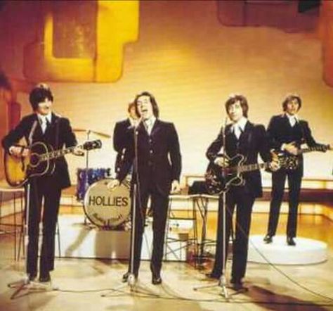 The Hollies, 1960s Music, Video Show, 60s Music, British Music, Swinging Sixties, Musica Rock, British Invasion, Guitar Players