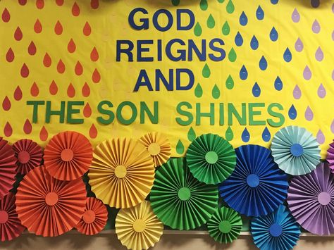 Spring Rainbow or Easter themed classroom bulletin board. Garden Theme Classroom, Rainbow Bulletin Boards, Christian Bulletin Boards, Spring Rainbow, Sunday School Rooms, Classroom Bulletin Board, Sunday School Classroom, Rainbow Classroom, Church Bulletin Boards