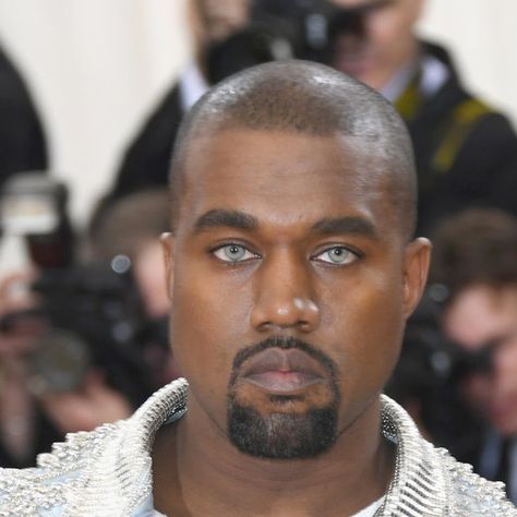 Kanye West with blue/silver contacts at the MET Gala. | Essence.com Will Smith And Family, Kanye West Albums, New Kanye, Colored Eye Contacts, Met Gala Red Carpet, Eye Contact, Hollywood Celebrities, Contact Lenses, Celebrity Gossip