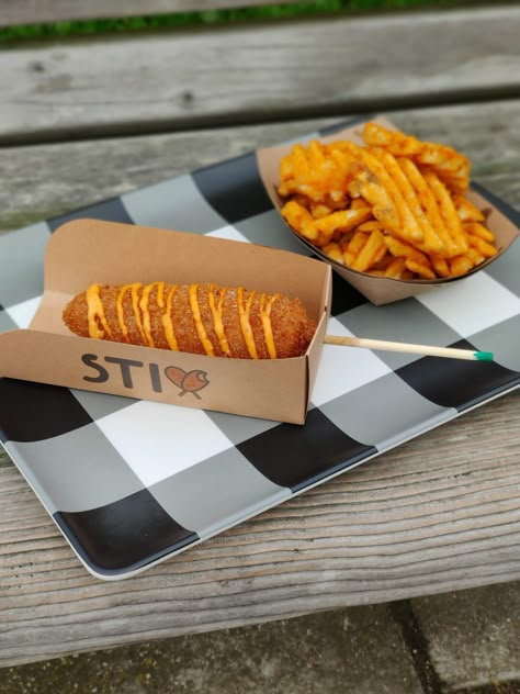 Corndog Photography, Corndog Packaging, Street Food Photography, Food Delivery Packaging, Korean Corn, Corndog Recipe, Dog Cart, Space Food, Waffle Fries